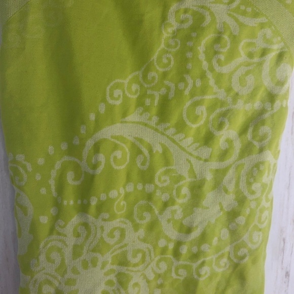 Athleta green tank with built in bra - Picture 4 of 7